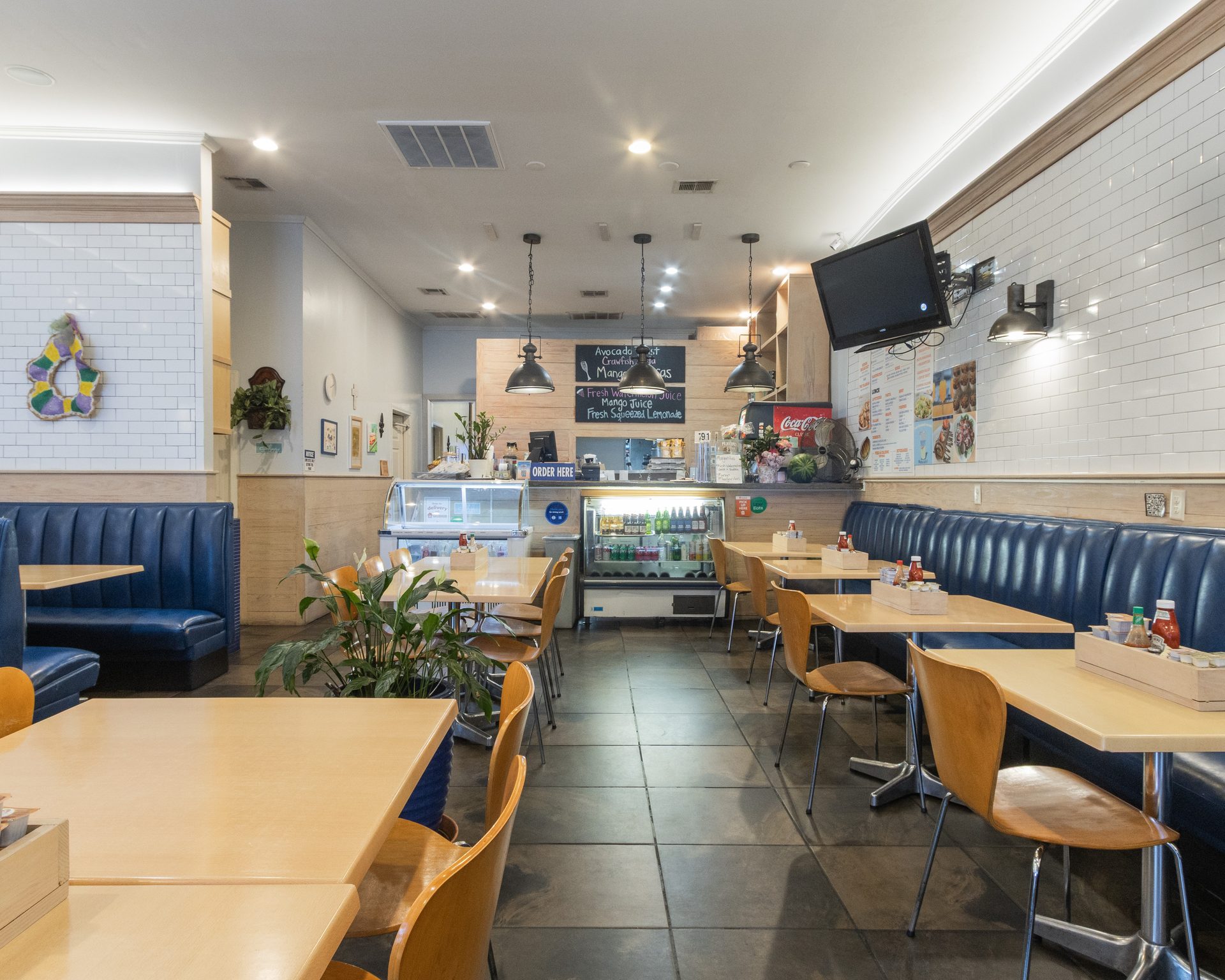 Visit Pepperoni’s Cafe Today! 📍