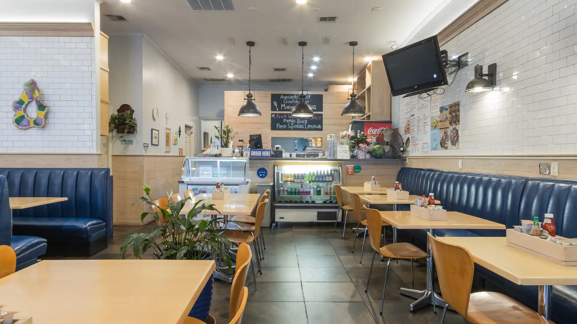 Visit Pepperoni’s Cafe Today! 📍